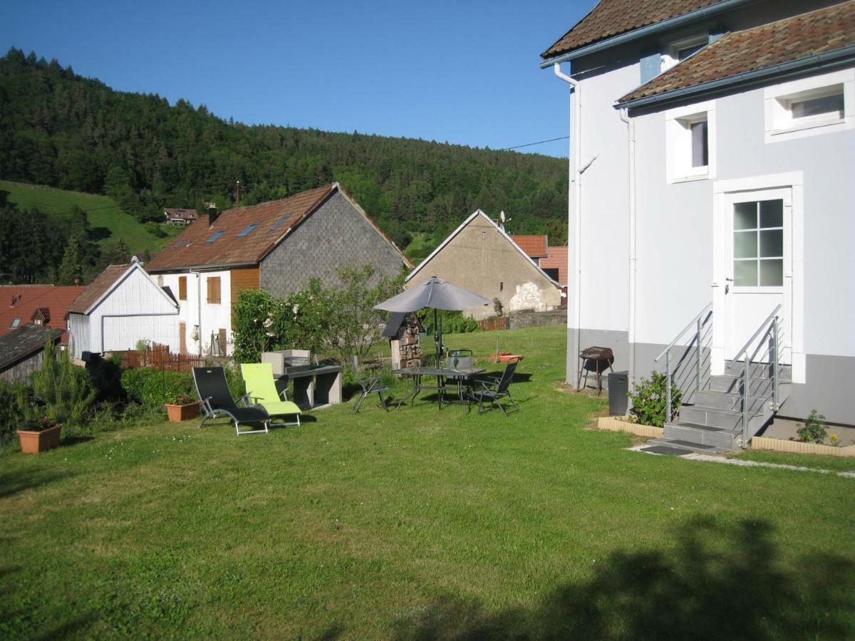 Gite En Pleine Verdure Au Coeur Du Village Лапутроа Екстериор снимка